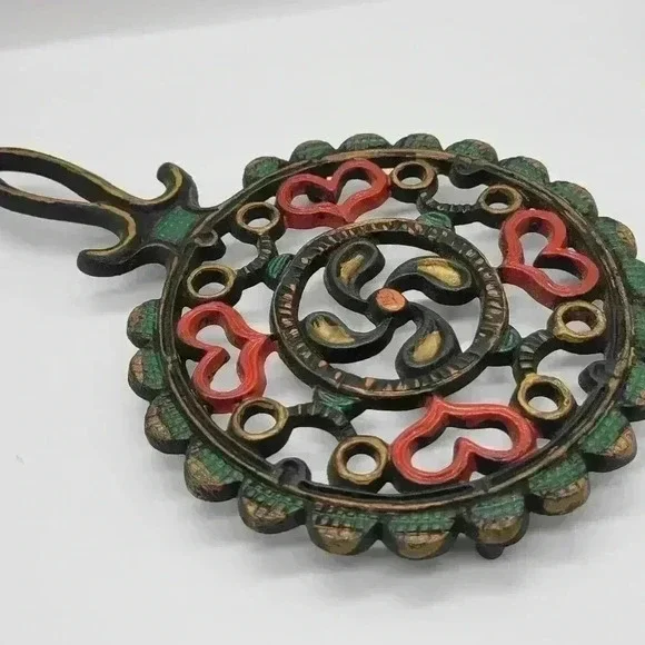Vintage WILTON Cast Iron Painted Trivet W/ Feet Pot Holder Hot Plate Red Hearts - Picture 9 of 12